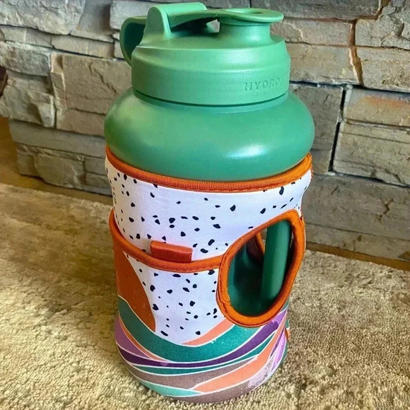 Hyrdrojug Pro V1 Mountains and Canyons Sleeve and Green Water Container Bottle - Picture 1 of 9